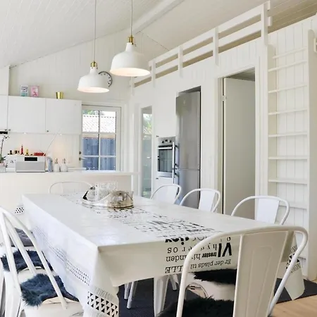 Amazing In Hornbk With Kitchen Otel